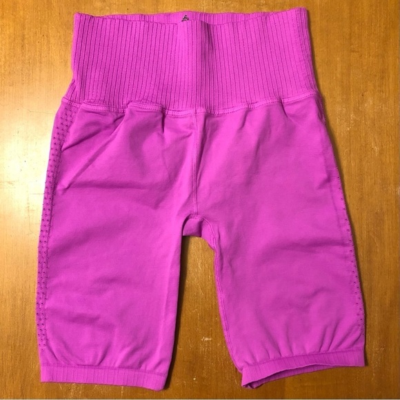 Free People FP Movement Good Karma Bike Shorts in Neon Magenta Size M/L - Picture 6 of 9